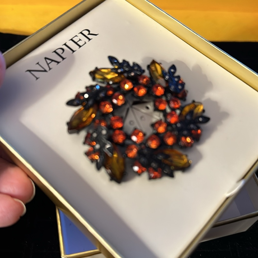 New Napier Fall Colors Floral Wreath Brooch - Picture 3 of 4